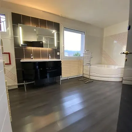 Gentiane Avec Piscine Villa